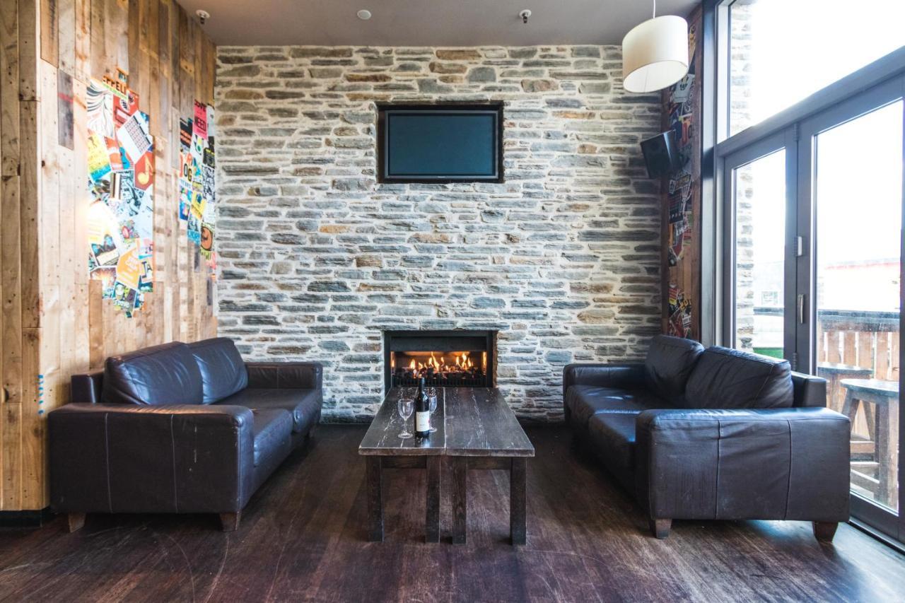 Base Wanaka Hostel ภายนอก รูปภาพ