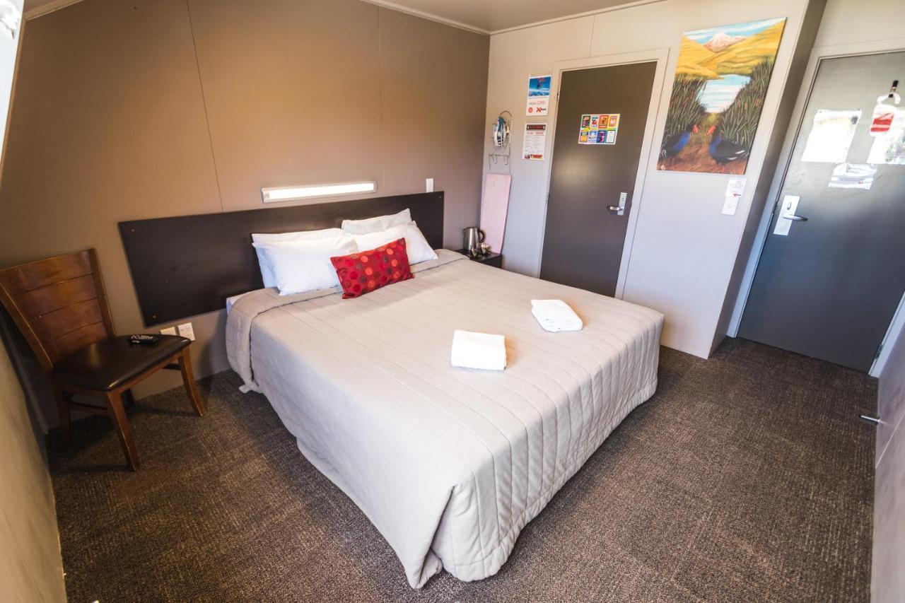 Base Wanaka Hostel ภายนอก รูปภาพ