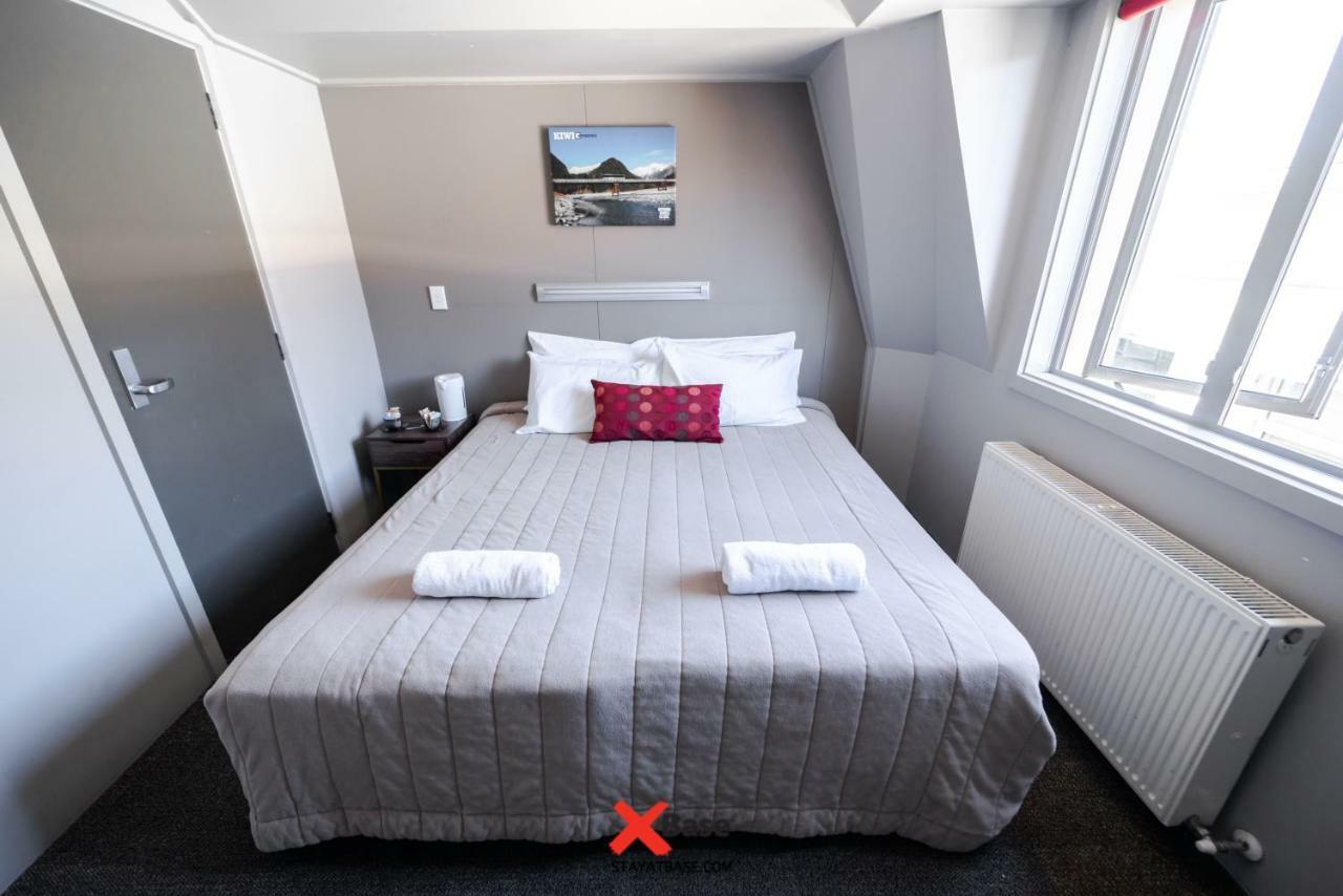 Base Wanaka Hostel ภายนอก รูปภาพ