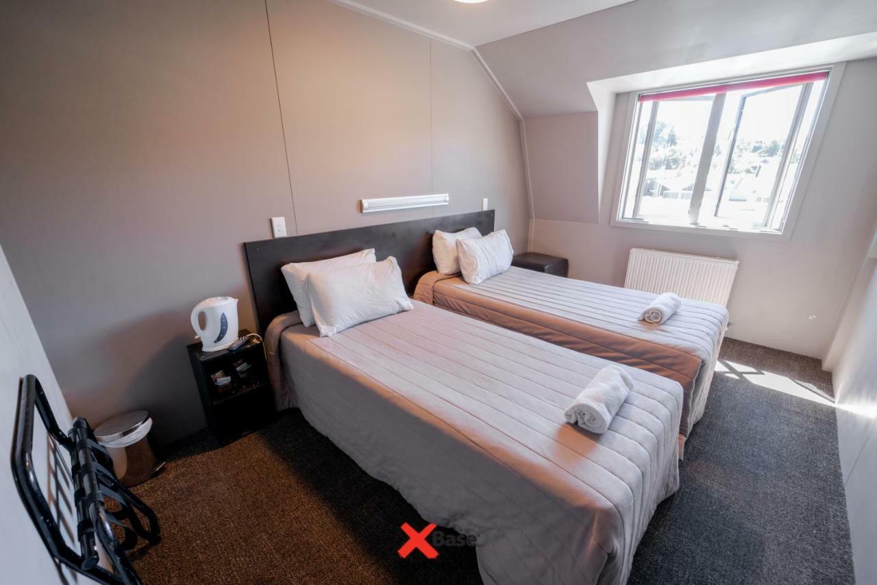 Base Wanaka Hostel ภายนอก รูปภาพ