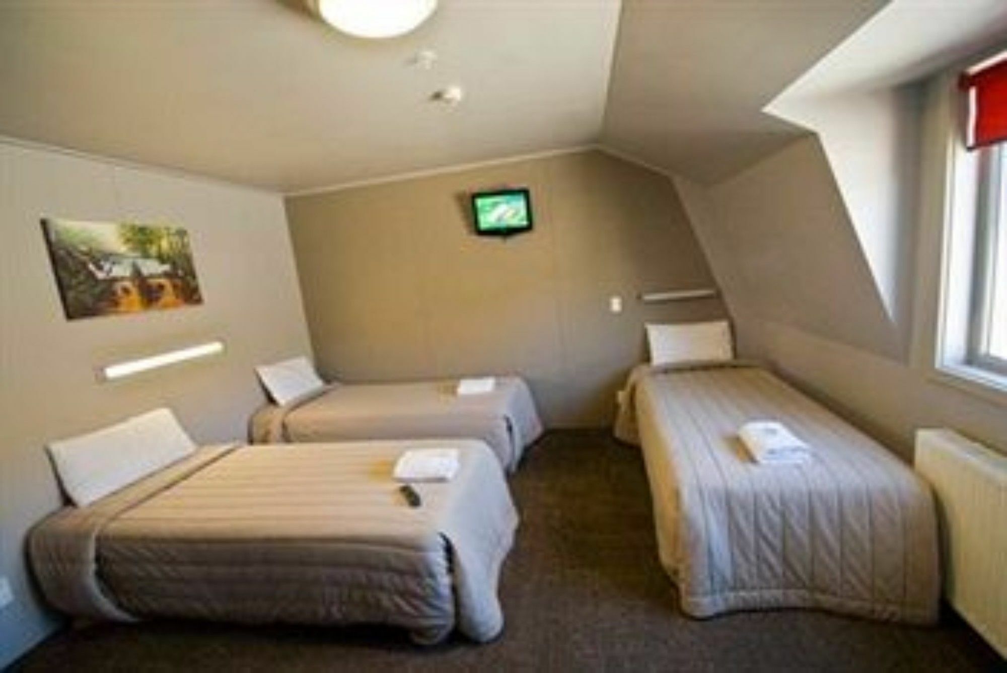 Base Wanaka Hostel ภายนอก รูปภาพ